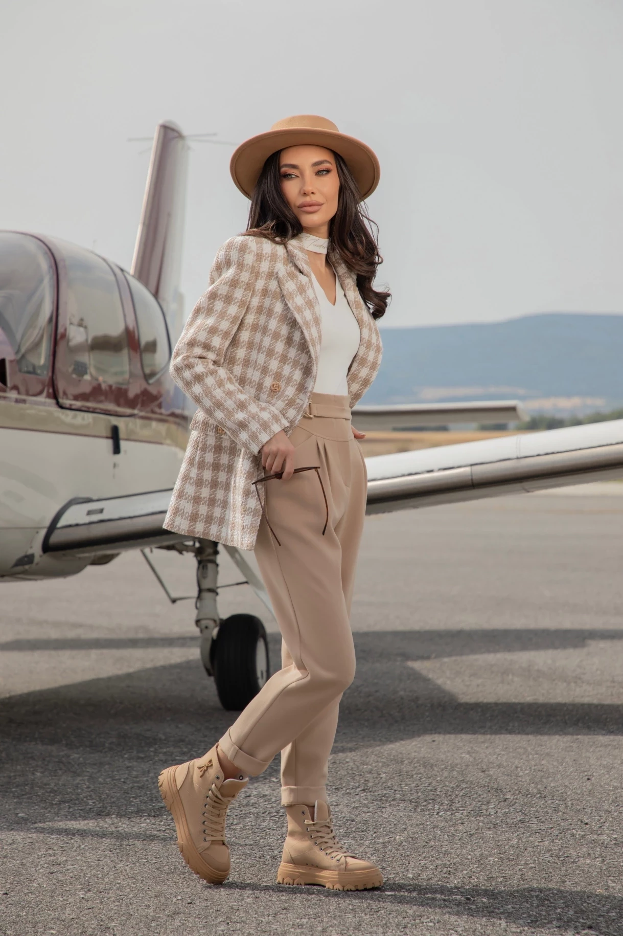 Thumbnail 5 of Бежов панталон "ALLURE"