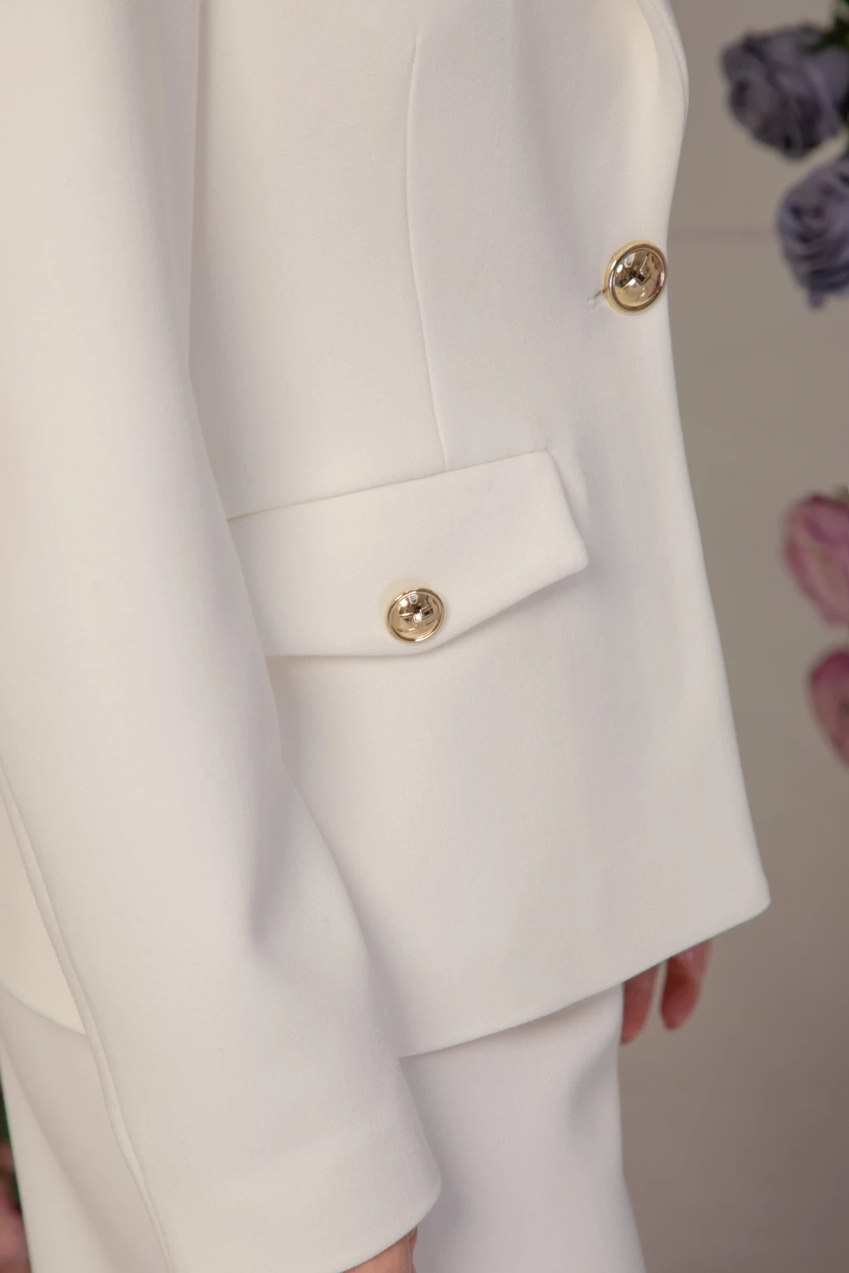 Thumbnail 2 of Бяло сако с колан "JASMIN d’or"