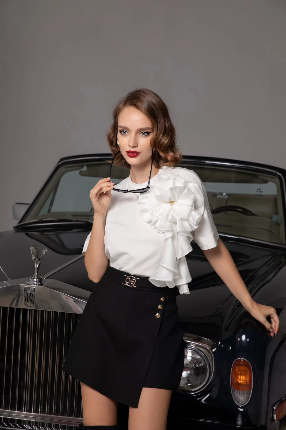 Thumbnail 5 of Тениска с ръчно изработено цвете "FLEUR DE CAMELIA"