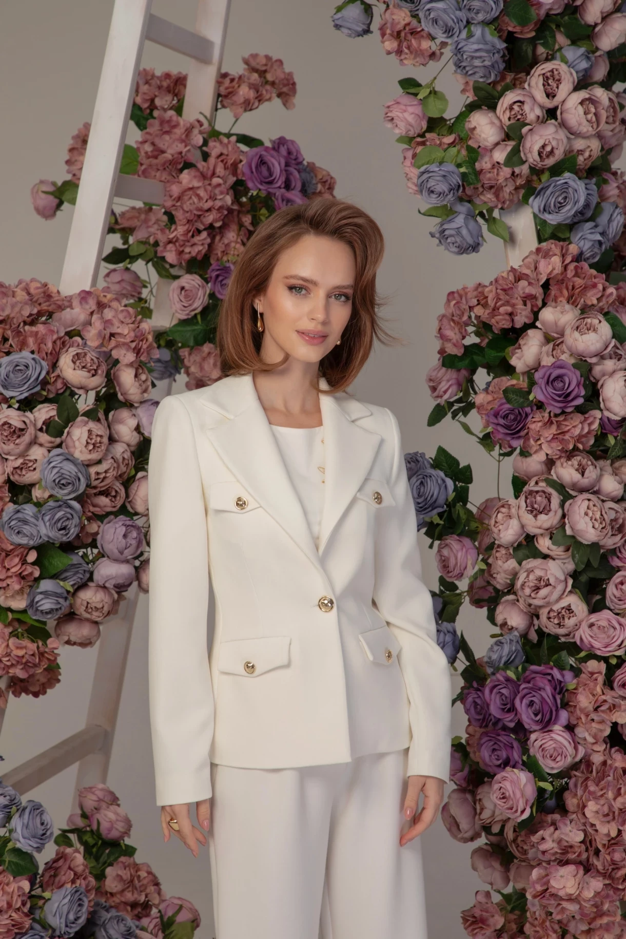 Thumbnail 4 of Бяло сако с колан "JASMIN d’or"