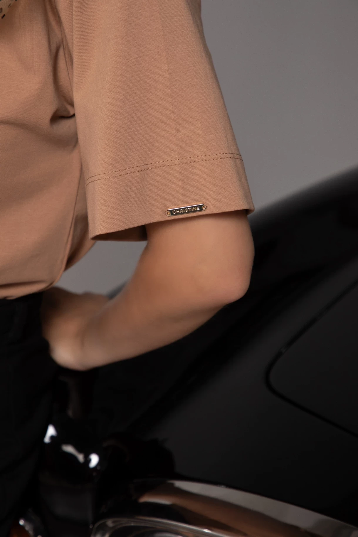 Thumbnail 5 of Тениска с ръчно изработени цветя "BONJOUR"