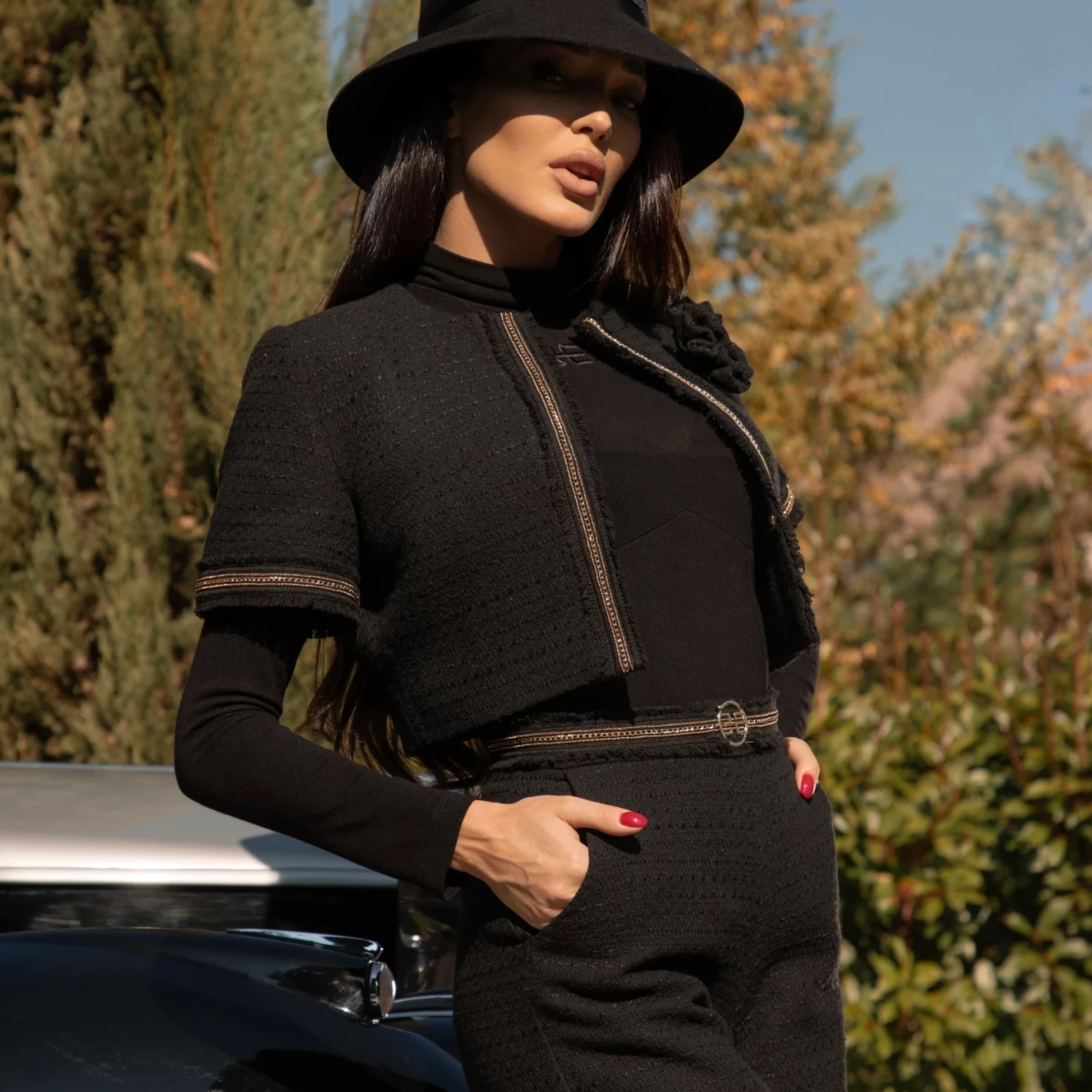 Thumbnail 4 of Къси панталонки от букле "ALLURE"