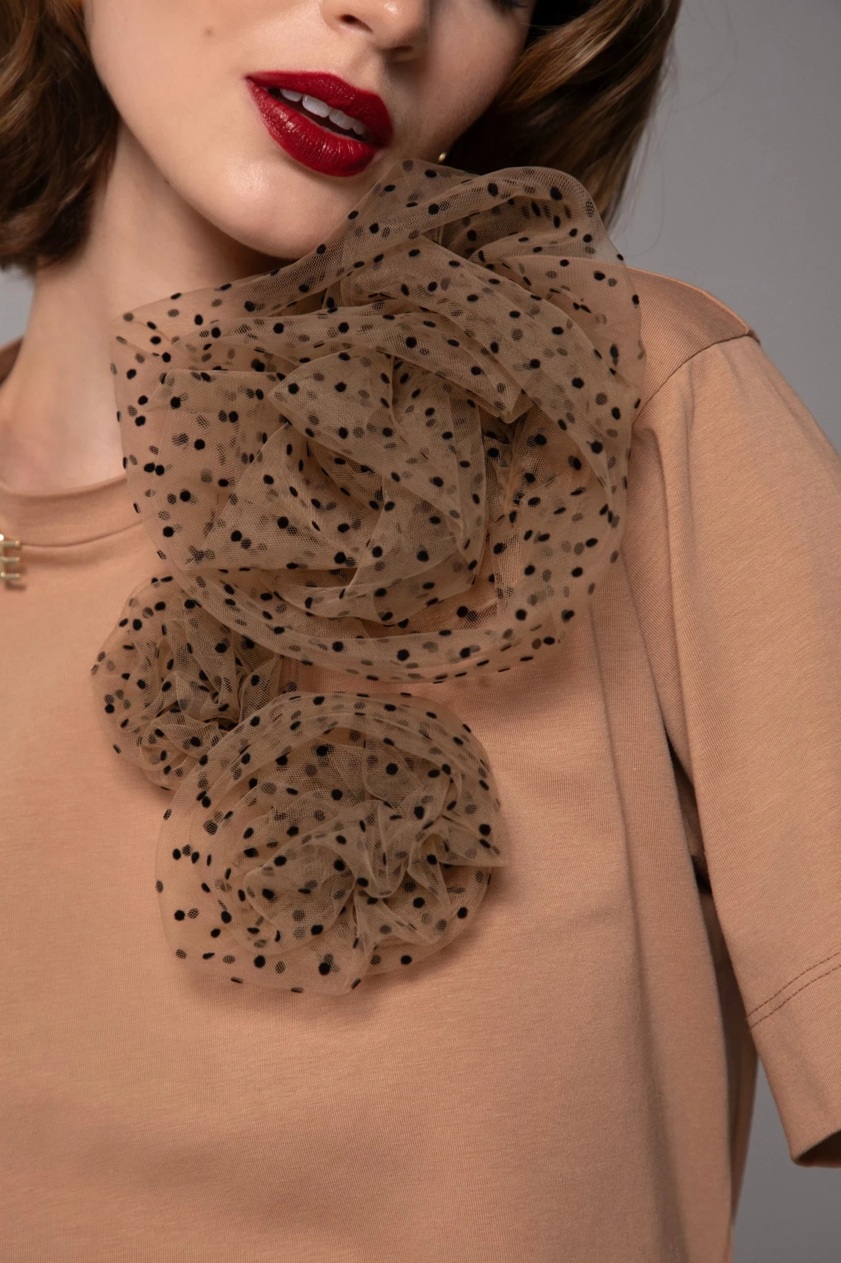 Thumbnail 3 of Тениска с ръчно изработени цветя "BONJOUR"