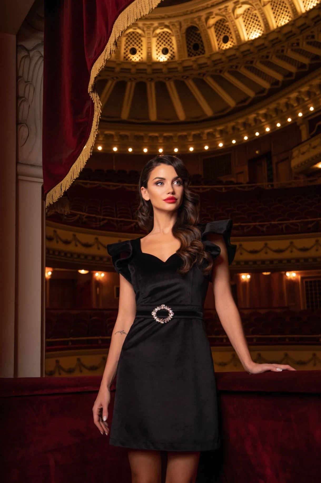 Thumbnail 4 of Черна рокля "MAJESTY"