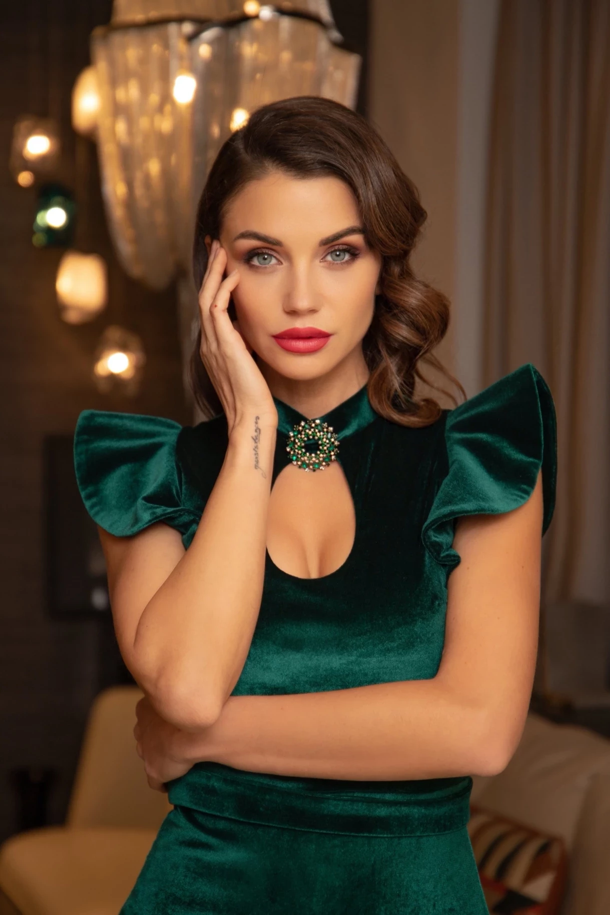 Thumbnail 3 of Рокля с къдри "MAJESTY"