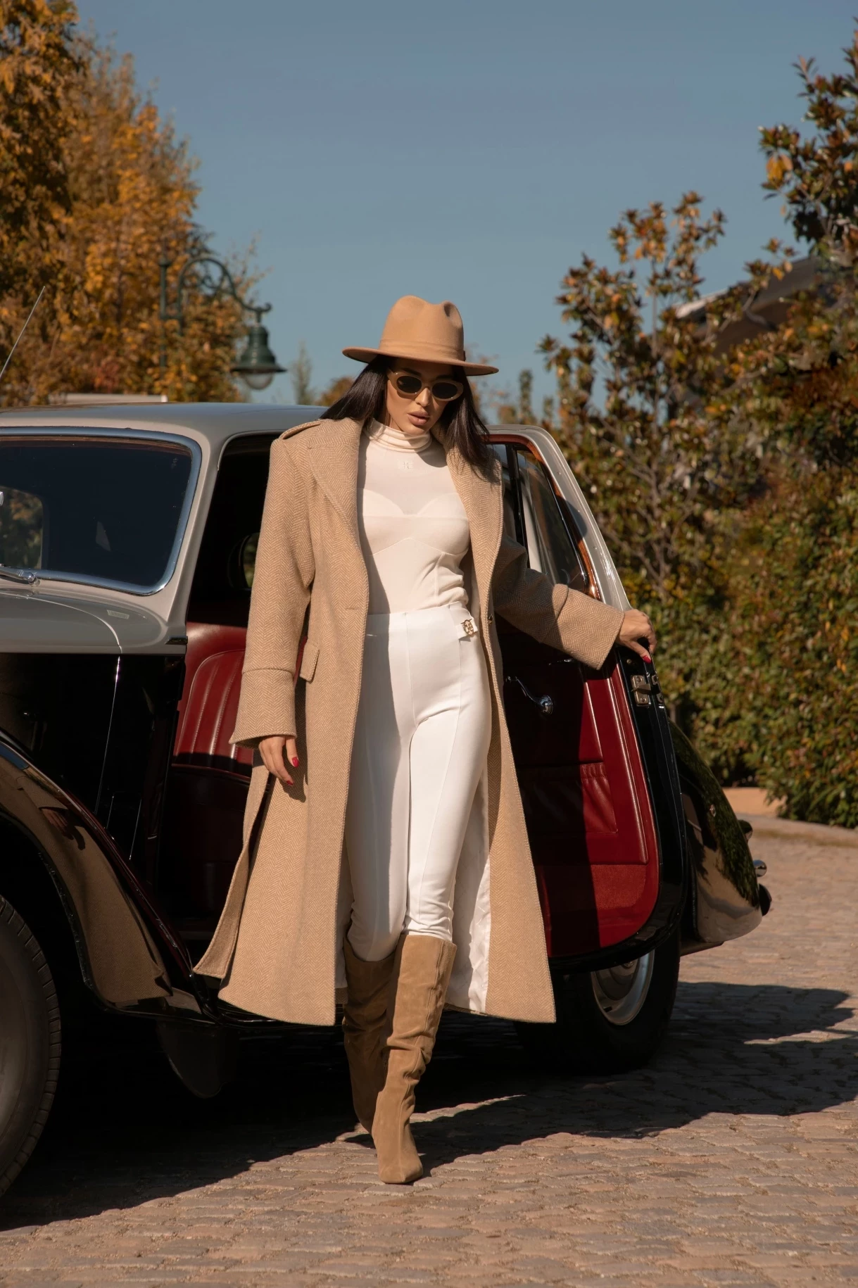 Thumbnail 2 of Клин в бяло "GLAM"