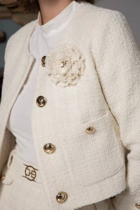 Thumbnail 4 of Сако от букле с ръчно изработена брошка "MADAME COCO"