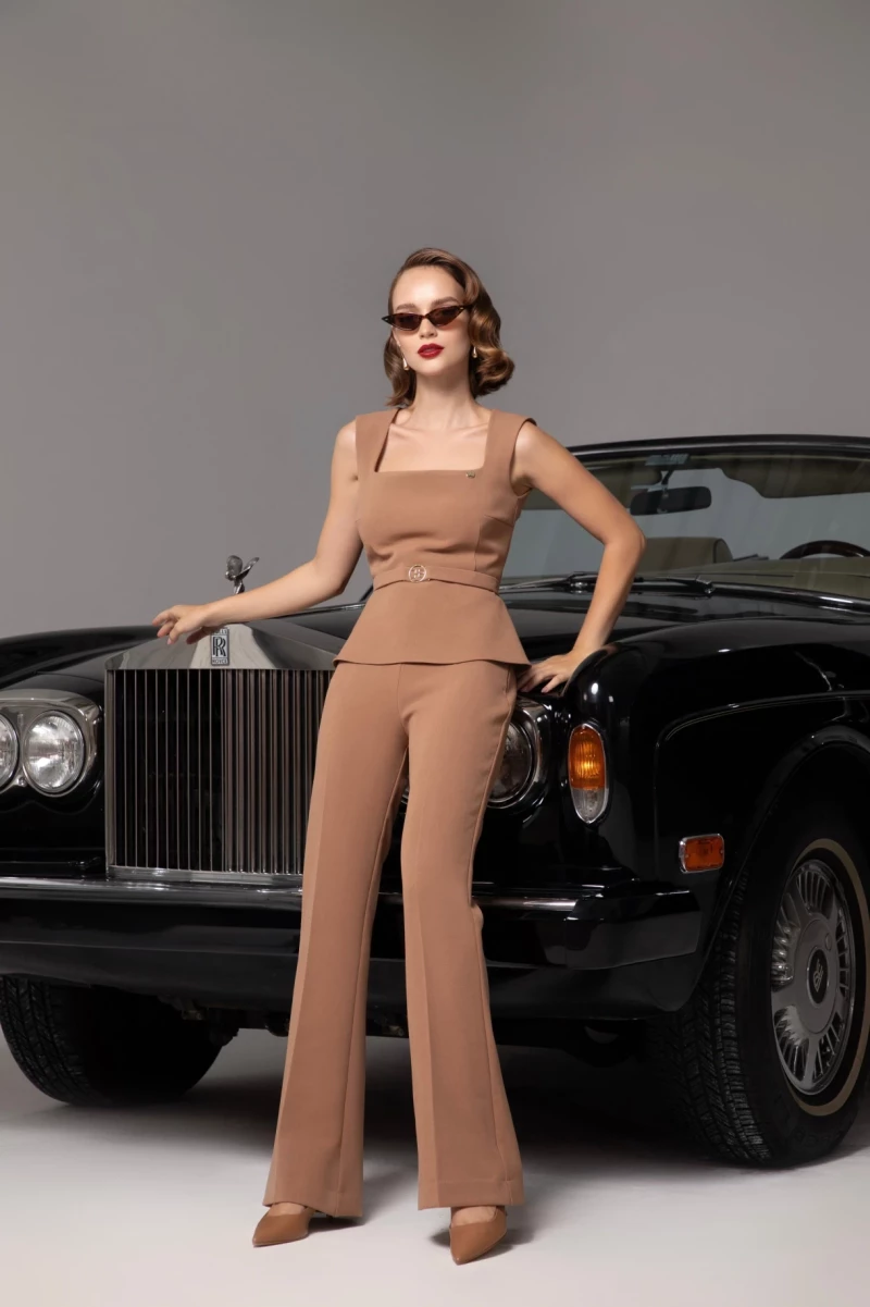 Thumbnail 5 of Бежов чарлстон "MON AMOUR"