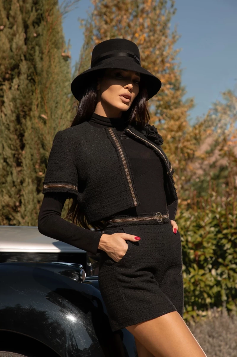 Thumbnail 4 of Къси панталонки от букле "ALLURE"