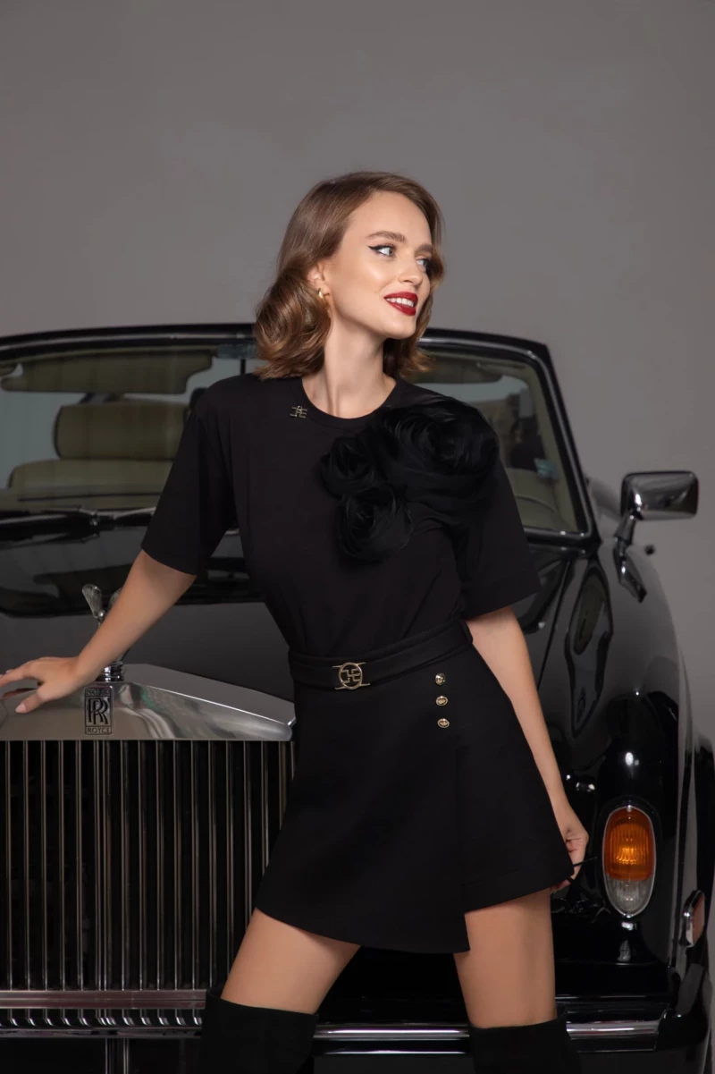 Thumbnail 3 of Черна тениска с ръчно изработени цветя "FLEUR DE ROSE"