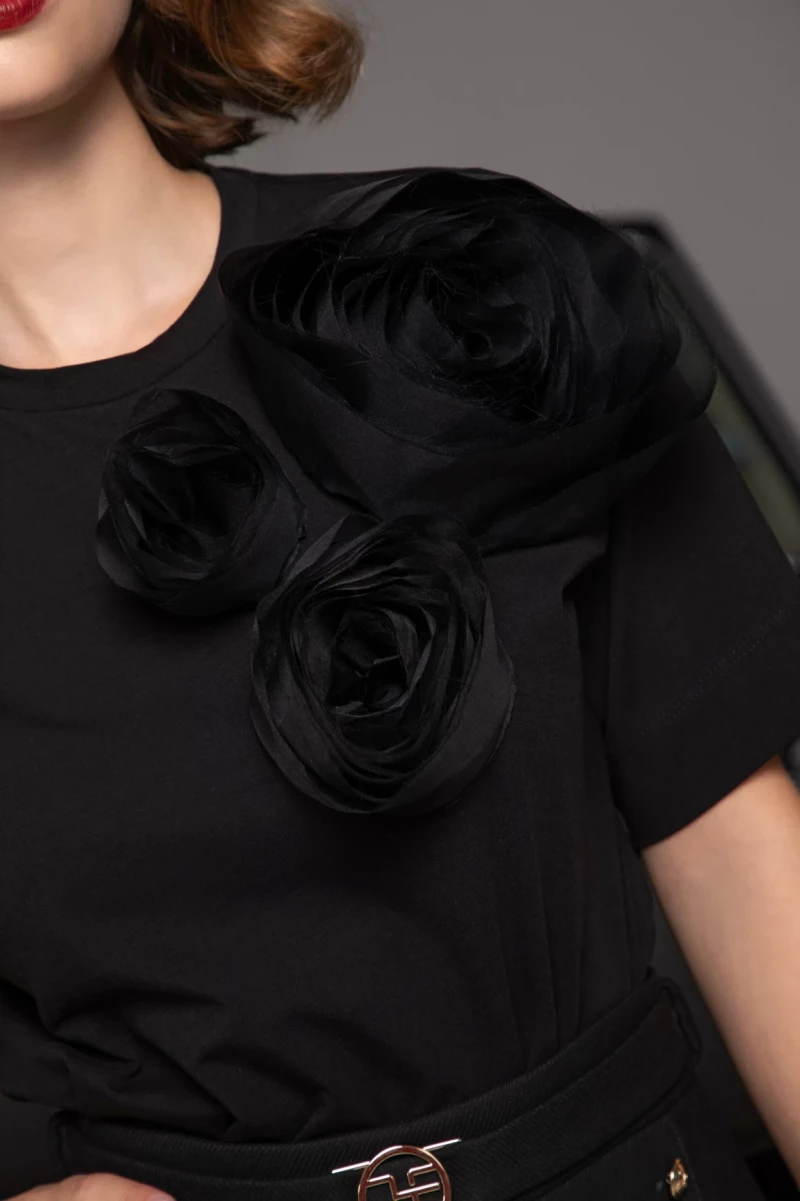 Thumbnail 2 of Черна тениска с ръчно изработени цветя "FLEUR DE ROSE"