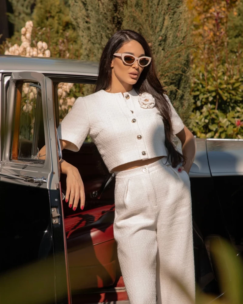 Thumbnail 4 of Късо сако от букле "SILENCE"