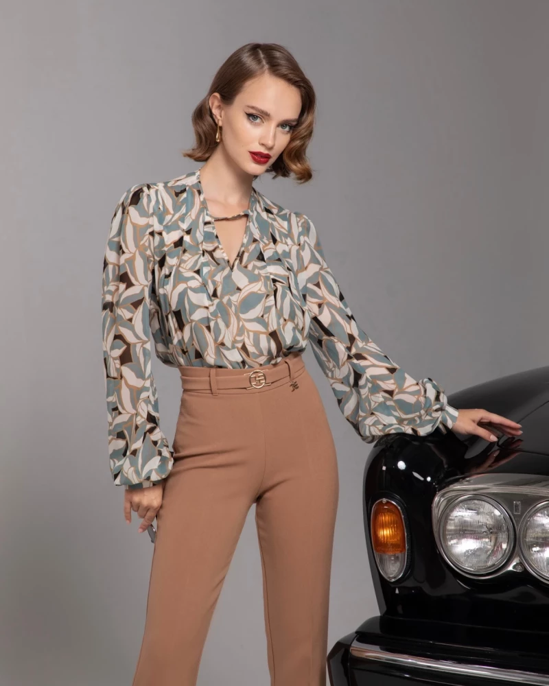 Thumbnail 4 of Бежов чарлстон "MON AMOUR"