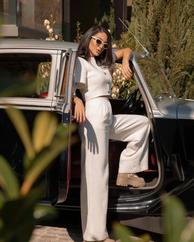 Thumbnail 2 of Късо сако от букле "SILENCE"