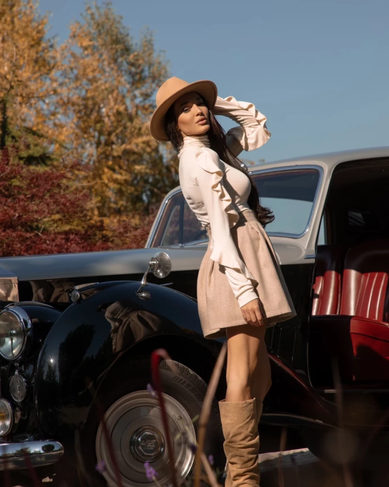 Thumbnail 2 of Пола "MADAME"