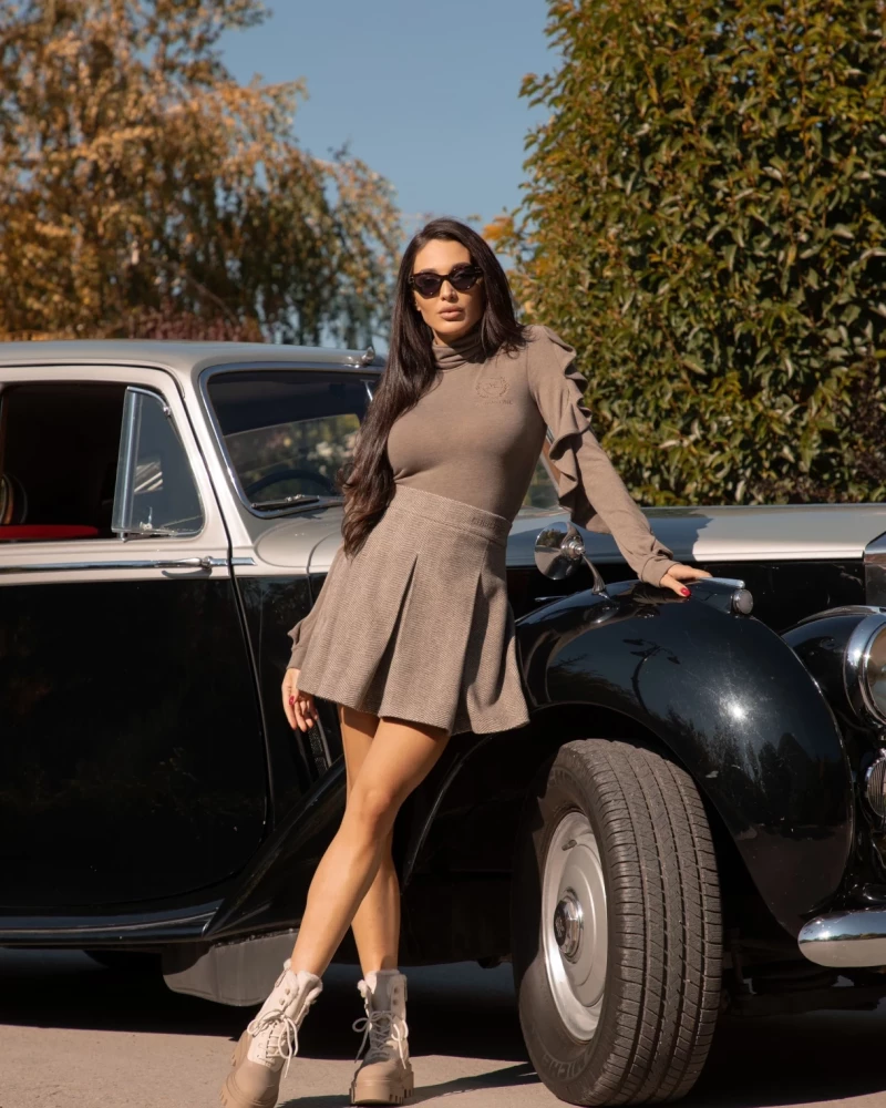 Thumbnail 3 of Поло в тъмнобежово "BELLE"