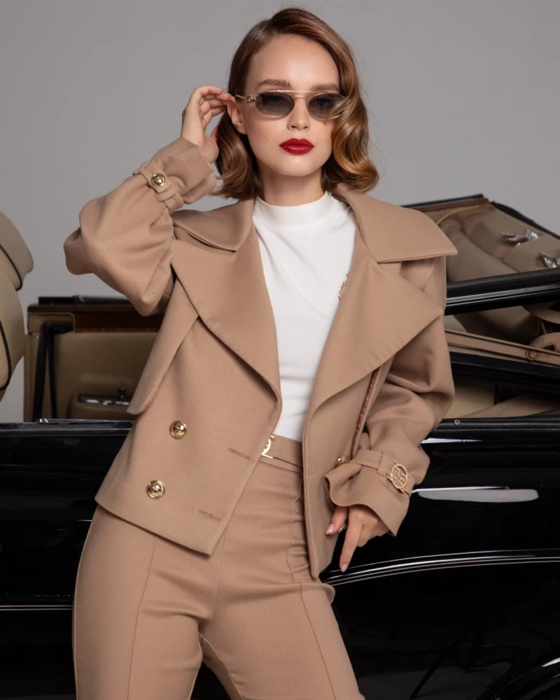 Thumbnail 4 of Тренчкот "C`EST LA VIE"