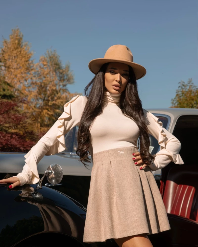 Thumbnail 4 of Пола "MADAME"