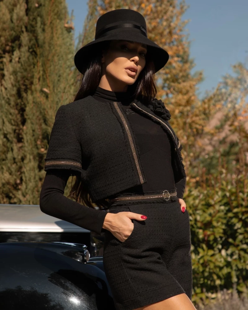 Thumbnail 4 of Къси панталонки от букле "ALLURE"